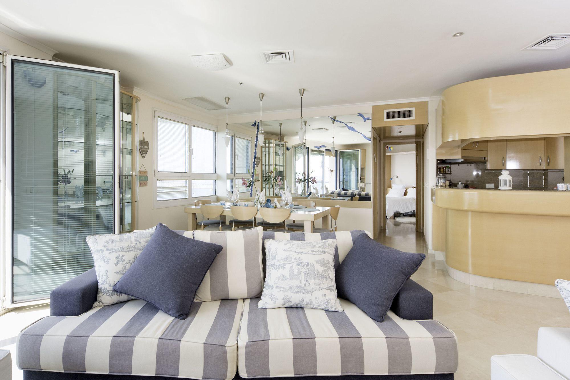 Excellent Beachfront Apt W/ Pool Access By Sea N' Rent Tel Aviv Eksteriør billede