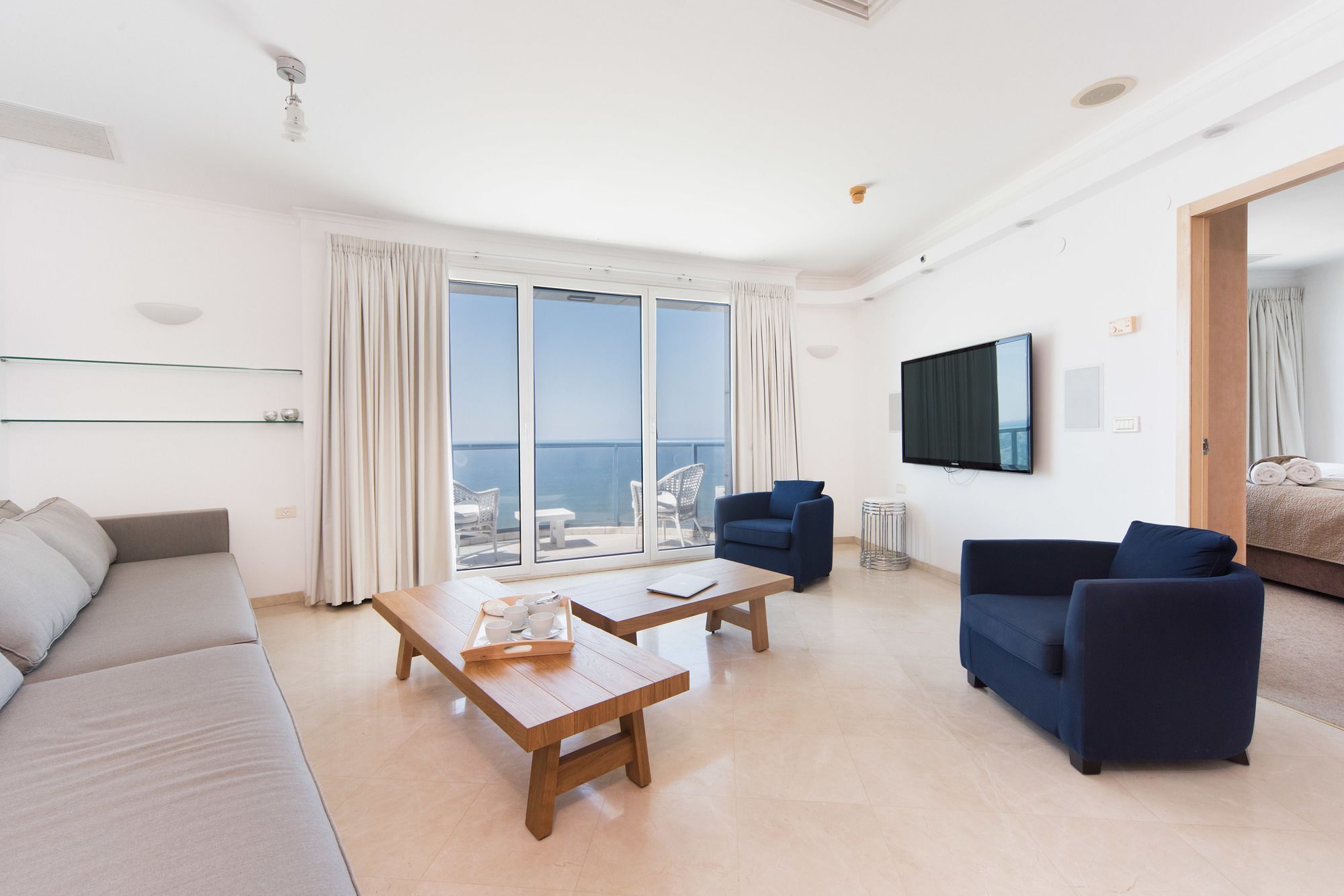 Excellent Beachfront Apt W/ Pool Access By Sea N' Rent Tel Aviv Eksteriør billede