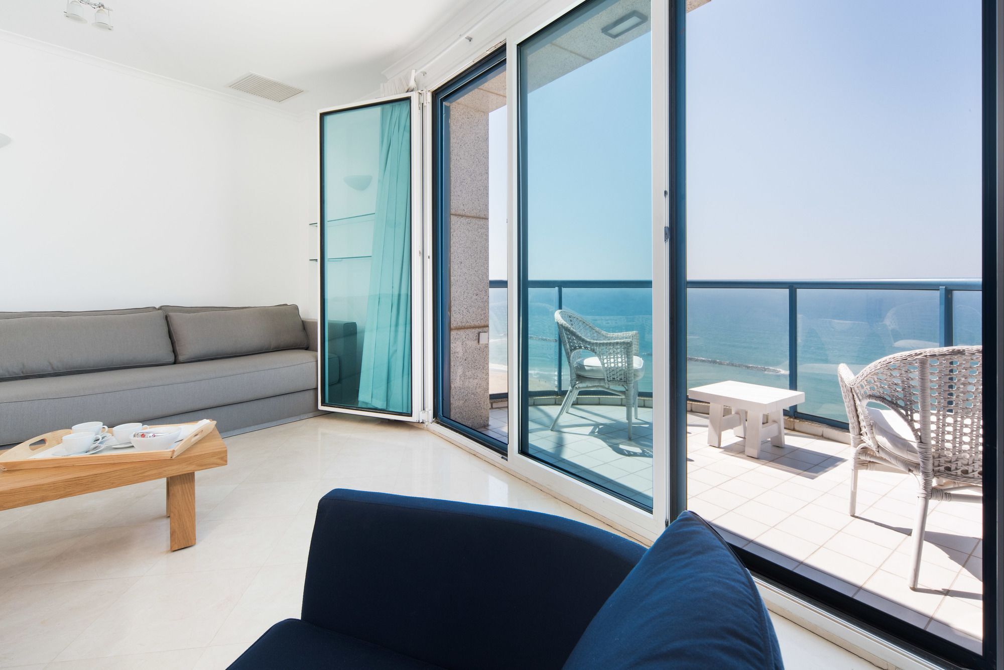 Excellent Beachfront Apt W/ Pool Access By Sea N' Rent Tel Aviv Eksteriør billede